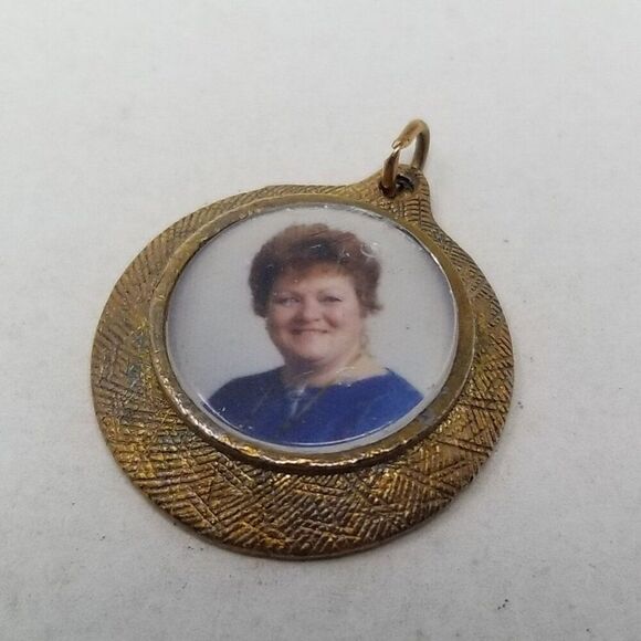 Vintage Photo Pendant or Charm, Round Tarnished Gold Tone, Original Photo - Picture 2 of 5
